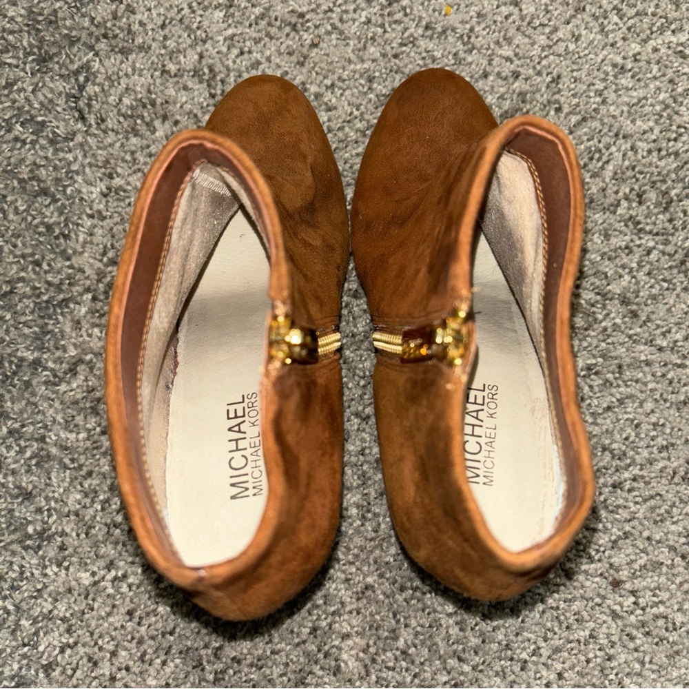 ••• SOLD ••• Michael Kors Brown Suede “Haven” Booties Size 7 - Picture 4 of 6